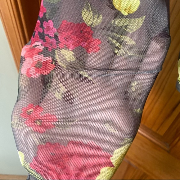 Bar III Square Neck Semi Sheer Green Floral Ruffled Body Con Fitted Blouse - Picture 6 of 10